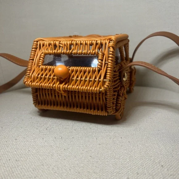 Super duper cute AF Tommy Bahama Woven Basket Car  Handbag. 🚗 - Picture 7 of 9